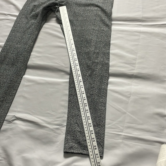 Women’s size large Ana a new approach black and white leggings - Picture 3 of 7